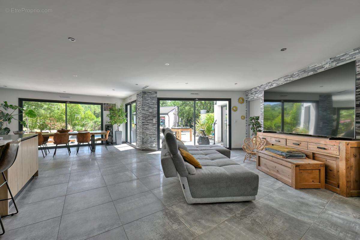 Villa contemporaine de 159 m² 5 chambres avec piscine chauffée sur plus d'un hectare de terrain - photo 7