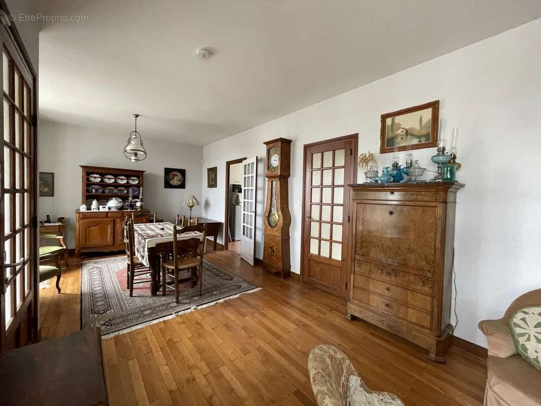 À vendre – Maison à rénover avec grand terrain – Quartier du Douet, Saint-Sébastien-sur-Loire - photo 4