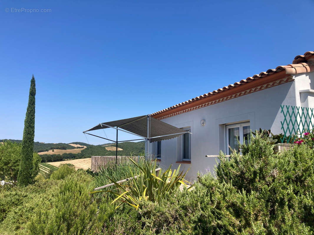 Entre Limoux et Carcassonne, 2 villas jumelées sur terrain avec piscine, double garage, terrasses, atelier. - photo 20
