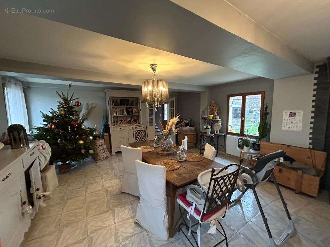 Maison à CREVECOEUR-LE-PETIT