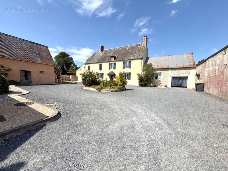  LES OUBEAUX (14230) – Domaine de charme avec chambres d’hôtes, roulotte et plus de 2,2 hectares - photo 3