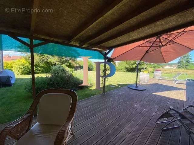 Maison à SAINT-CHRISTOPHE-EN-BRIONNAIS