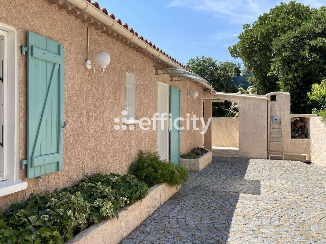 Maison à ROQUEBRUNE-SUR-ARGENS