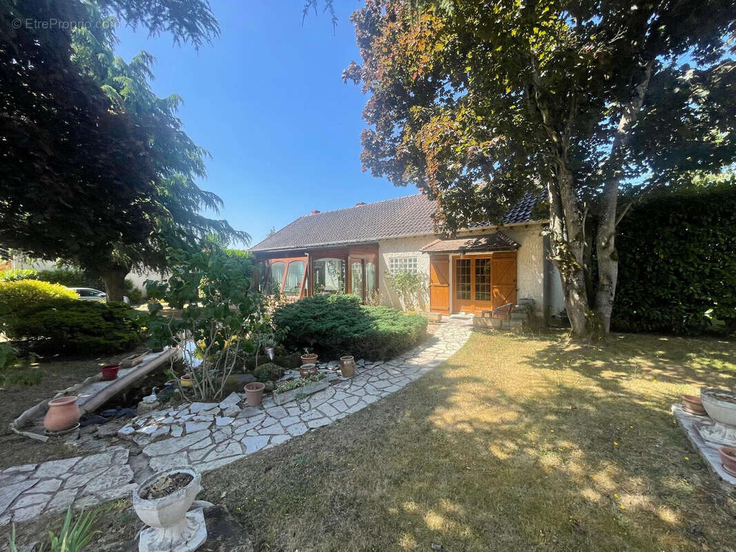 Maison à SAVIGNY-LE-TEMPLE