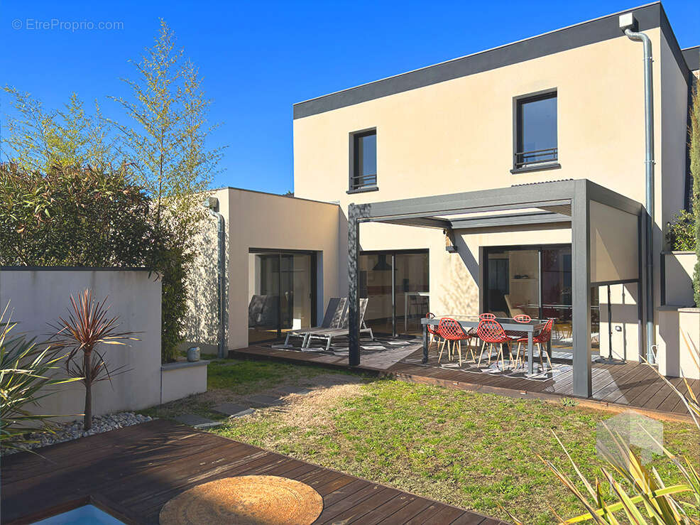 Maison à MONTELIMAR