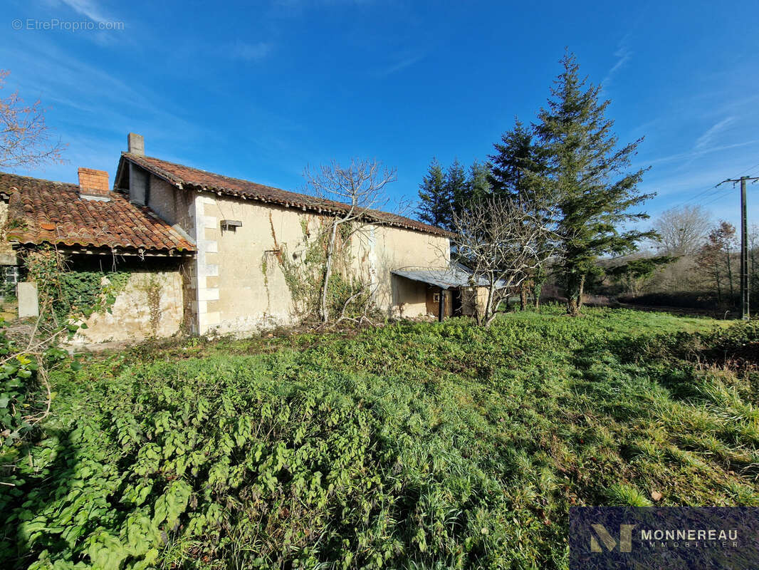 Maison à BROSSAC