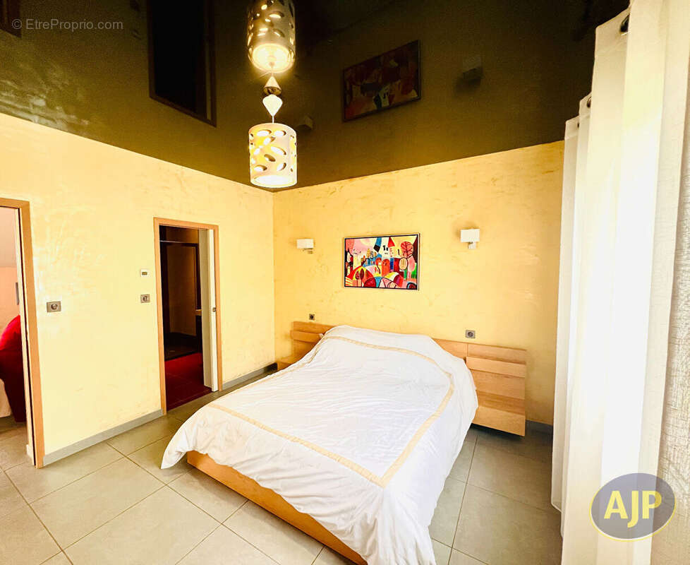 Maison à SAINT-MAGNE-DE-CASTILLON