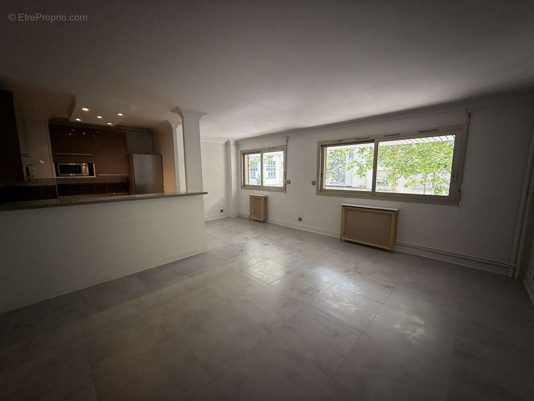 Appartement à PARIS-16E