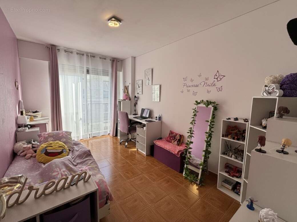 Appartement à MARSEILLE-5E