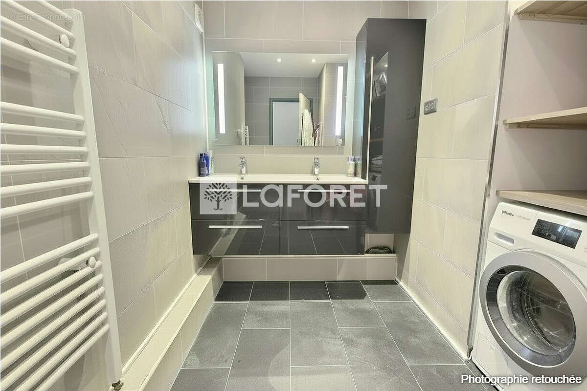 Appartement à COURBEVOIE