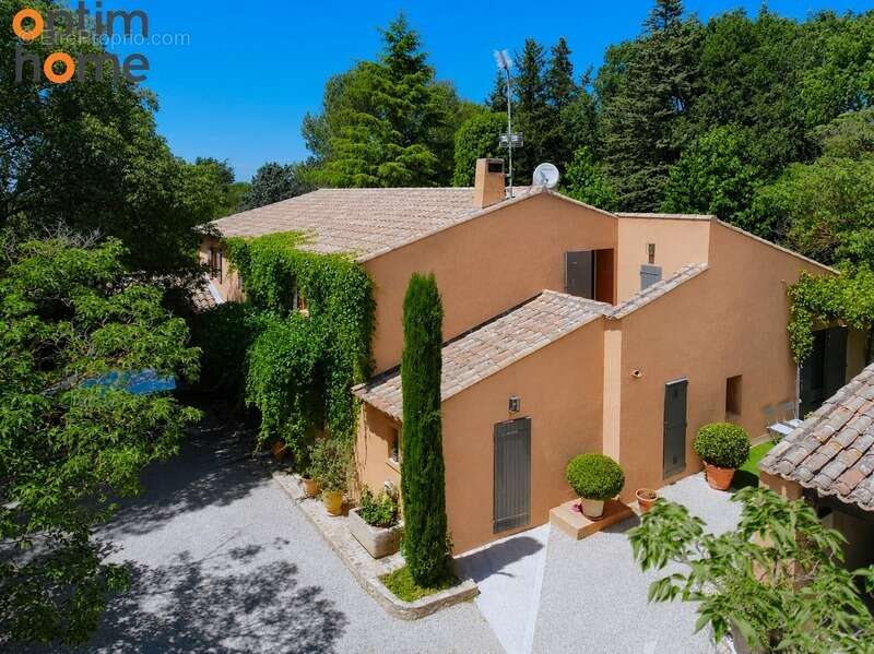Aix-en-Provence - Superbe Mas Provençal T7 du 18ème Siècle de 275 m² entièrement rénové, sur 6000 m² de terrain, au calme et san - photo 5