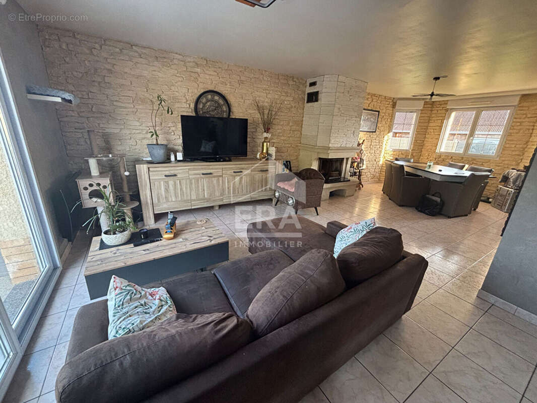 Maison à COURRIERES