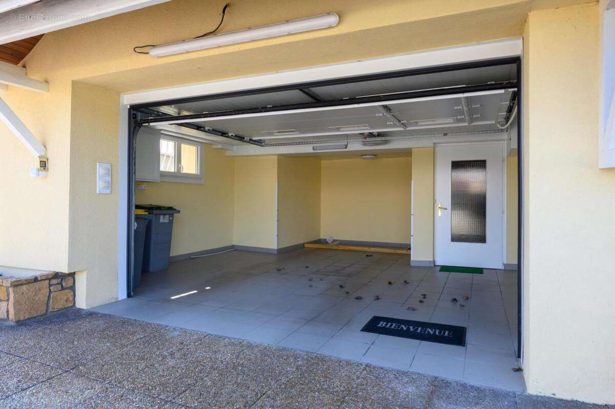 Maison à GREZIEU-LA-VARENNE