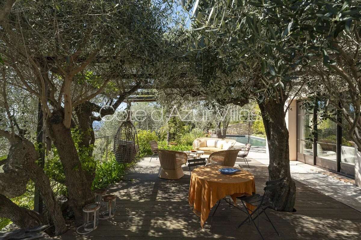 Maison à CHATEAUNEUF-GRASSE