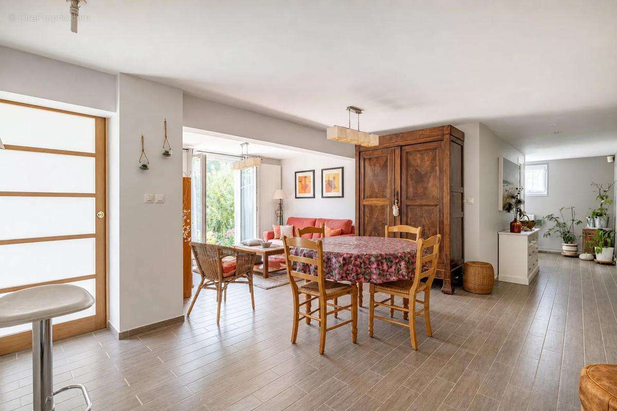 Appartement de 4 pièces de 88 m² situé à Fosses - photo 6