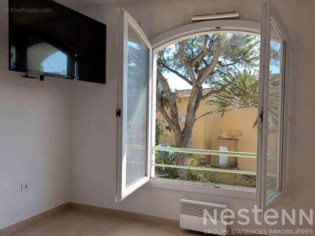 Exclusivité à Bormes-les-Mimosas : Superbe appartement 2 pièces avec terrasse et garage - photo 8