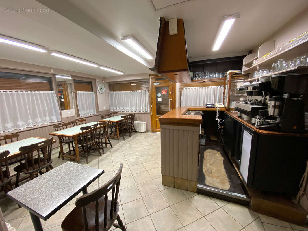 Commerce à FLAMETS-FRETILS