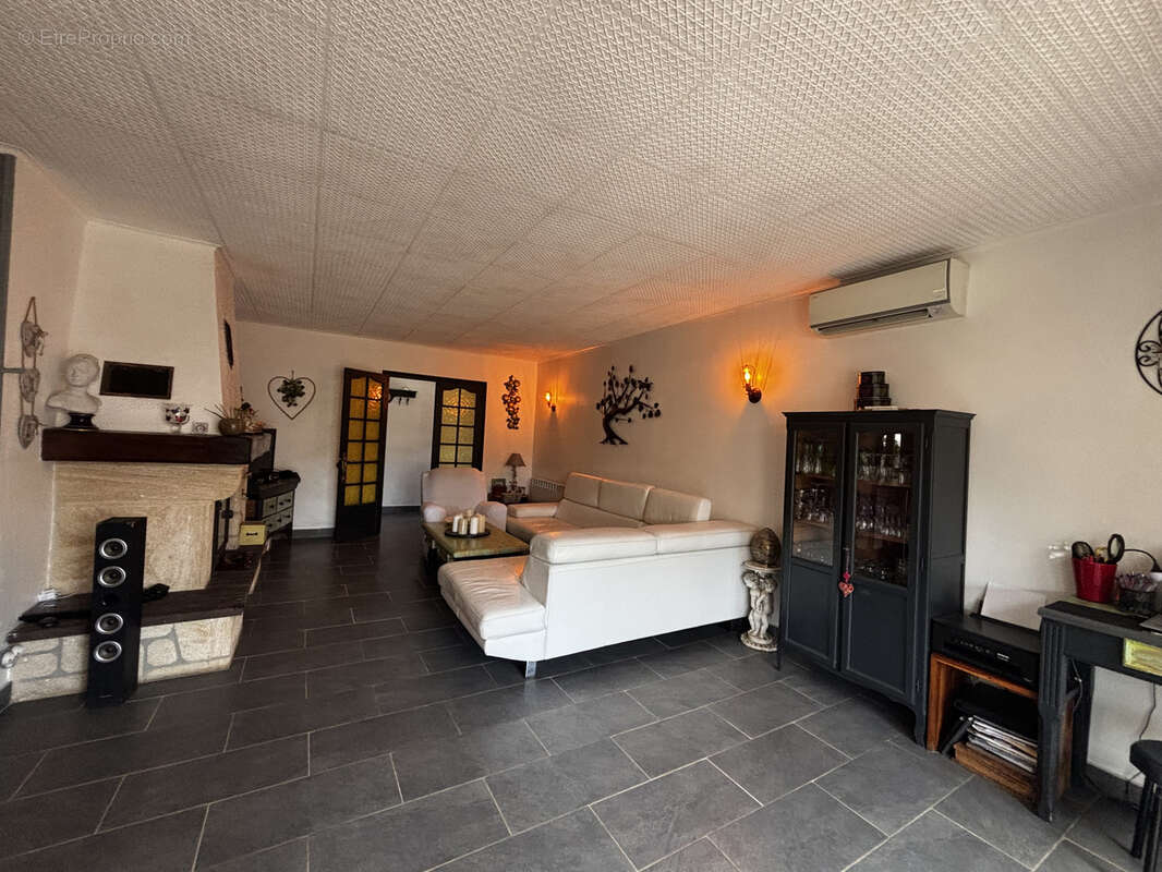 Proche pezenas -  maison independante de plain pied 3 chambres terrain 1345m2 grand terrain clos - photo 8