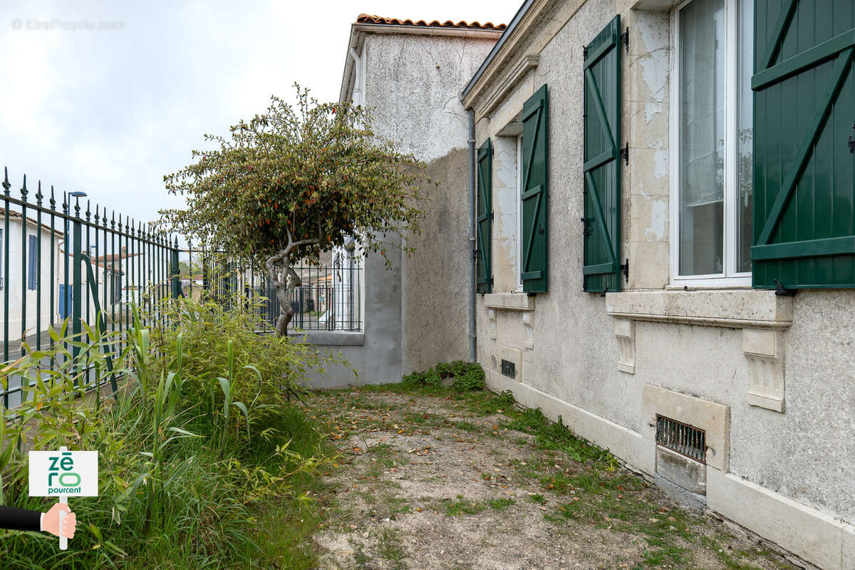Maison à CHAMPAGNE-LES-MARAIS