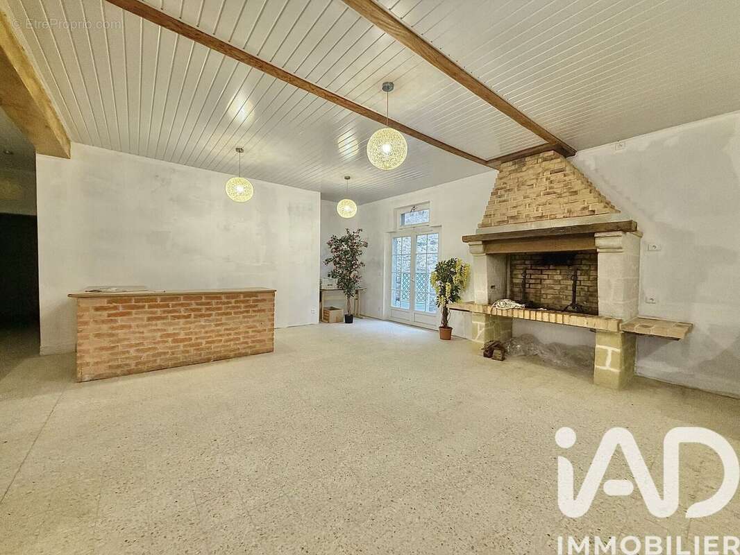 Maison 205 m² à Le Chatenet-En-Dognon  - photo 2