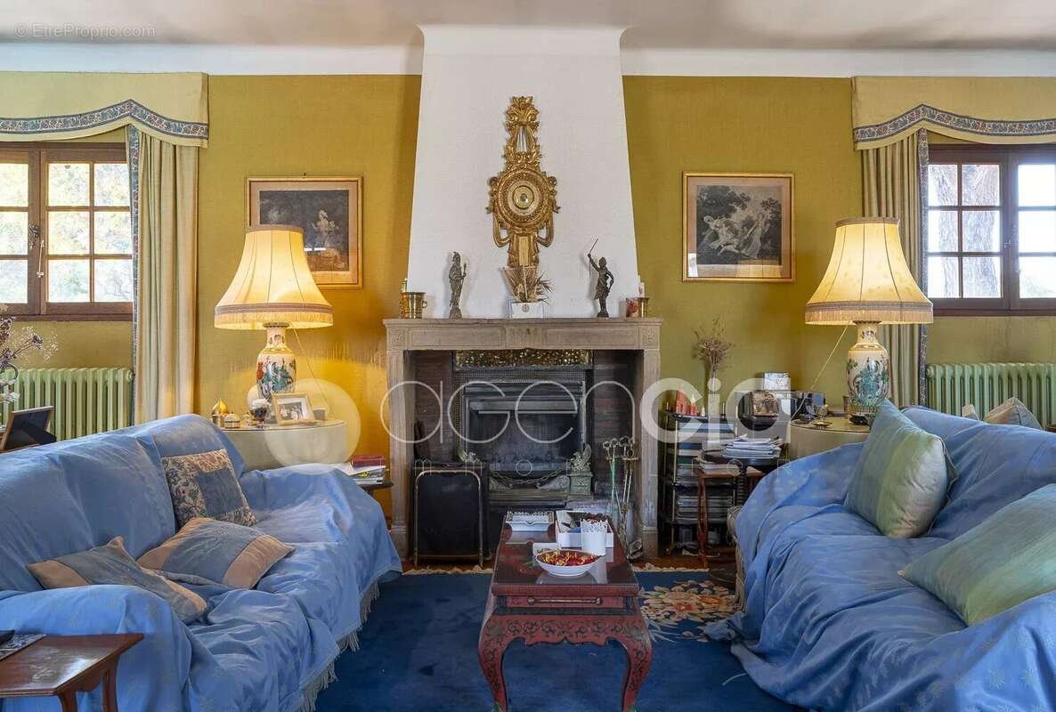 Maison à ROQUEFORT-LES-PINS