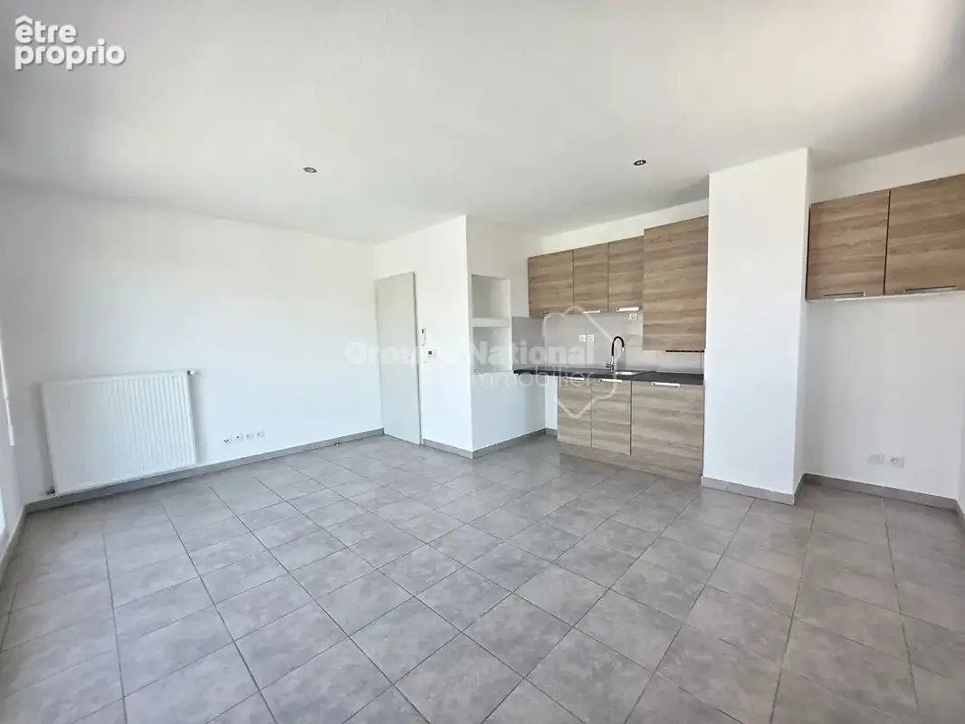 À vendre -Bel appartement T2 de 43 m² avec grande terrasse et double parking -Centre-ville de Miramas - photo 3