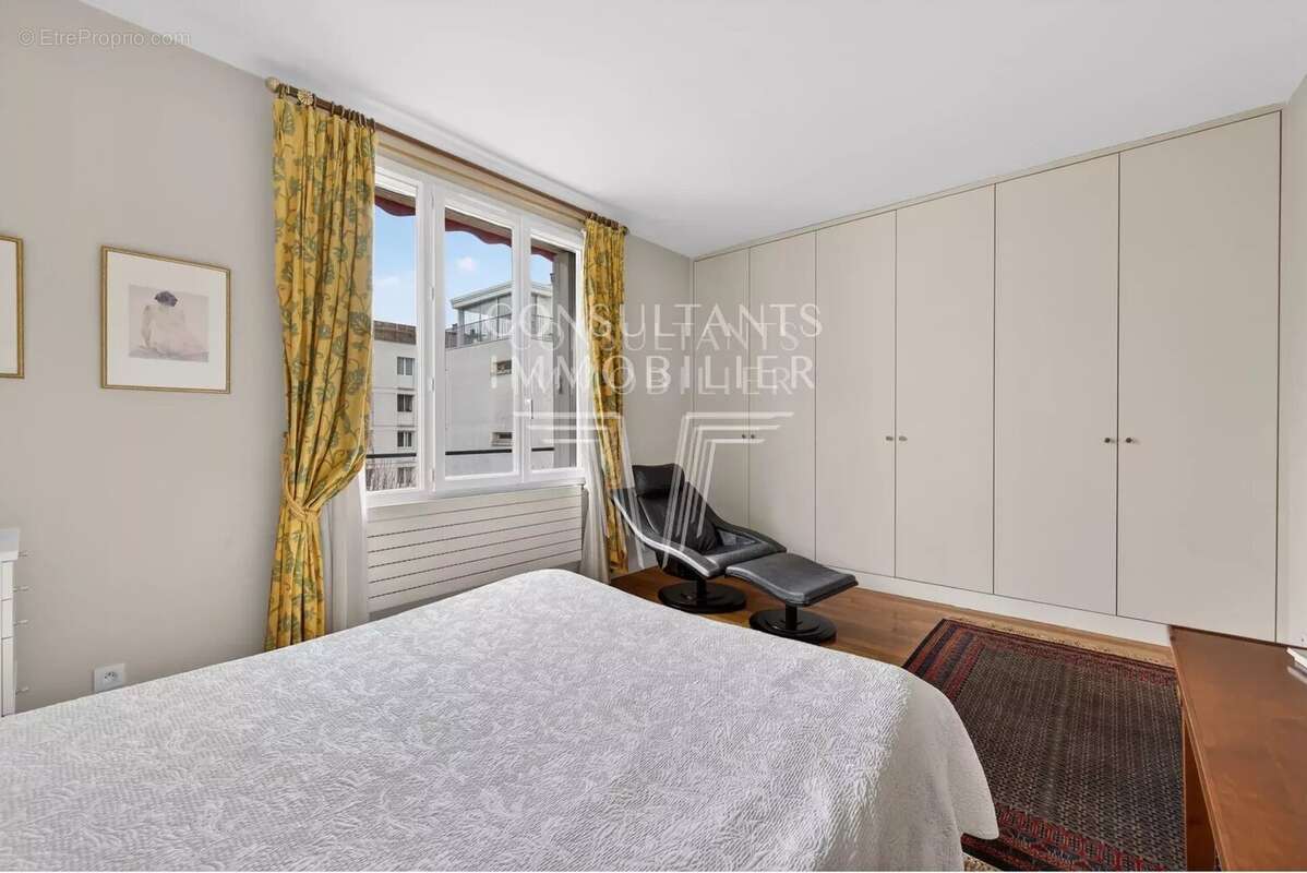Appartement à NEUILLY-SUR-SEINE