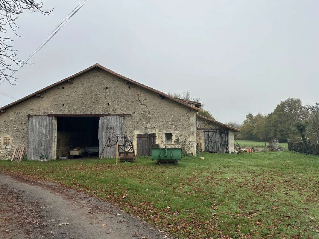 Maison à SOMMIERES-DU-CLAIN