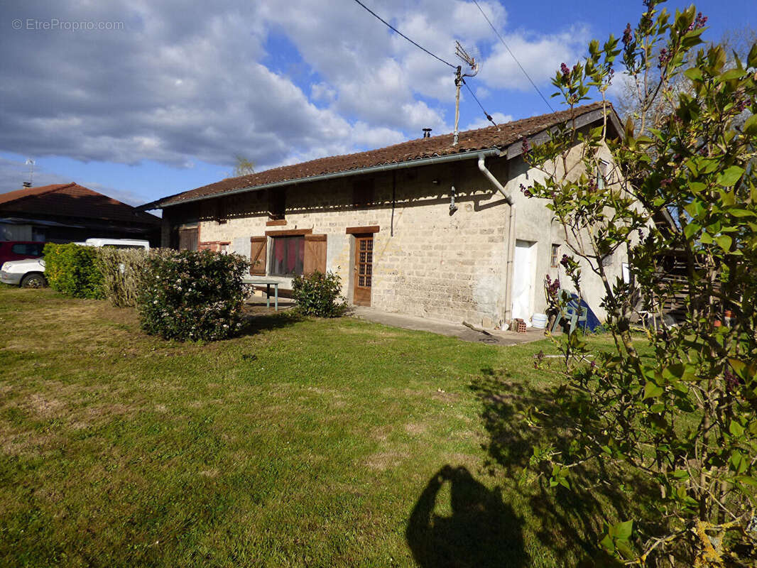 Maison à SAINT-TRIVIER-DE-COURTES