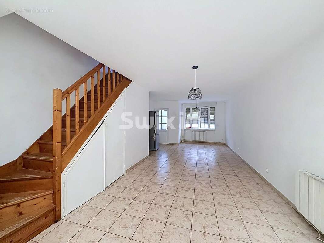 Wattrelos – Secteur Sapin Vert – Maison avec fort potentiel -  2 chambres et combles aménagés - photo 4