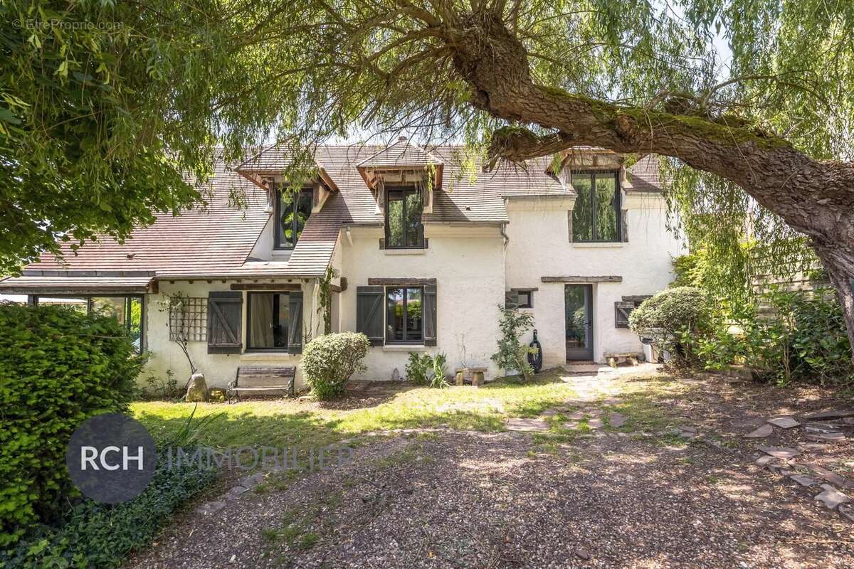Exclusivité - Jouars-Pontchartrain - Charmante maison ancienne avec belle vue dégagée - photo 2
