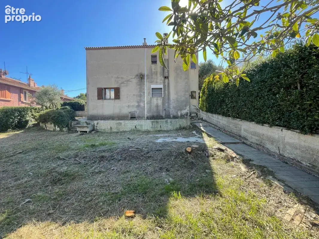 A vendre la seyne sur mer 83500 maison 5 pieces a renover 3 chambres jardin garage - photo 3