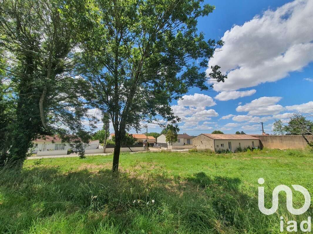 Terrain 534 m² à Le Champ-Saint-Pere  - photo 8