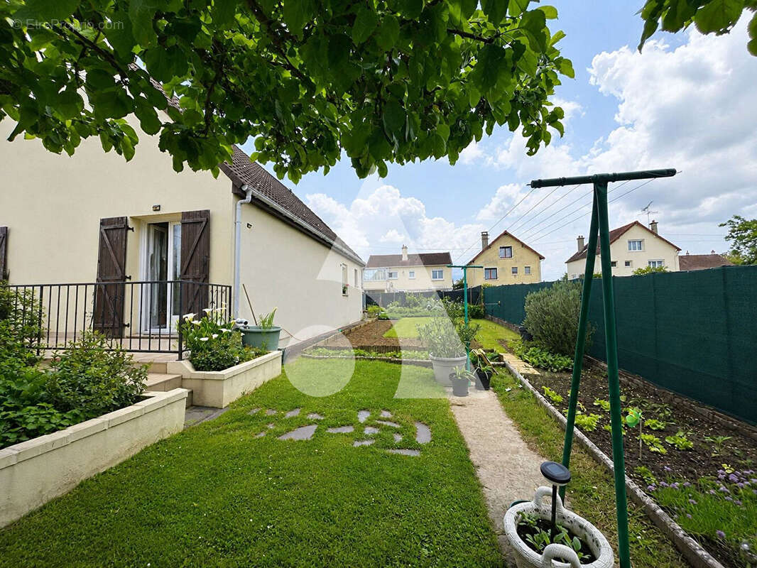 Maison à COULOMMIERS