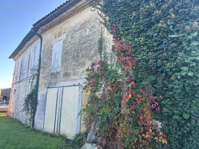 Maison à MOULIETS-ET-VILLEMARTIN