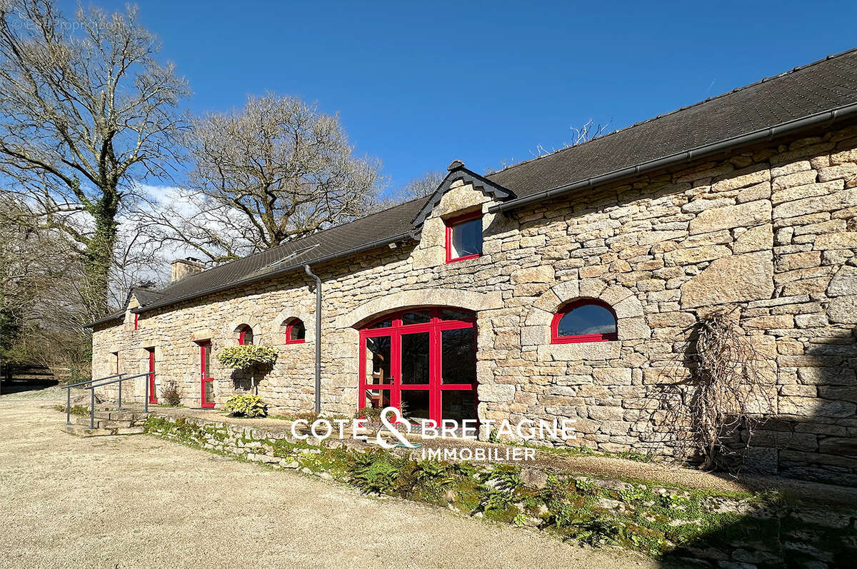 Bel ensemble de bâtiments en pierre de taille au faouët dans le morbihan  réf : 202595 - photo 19