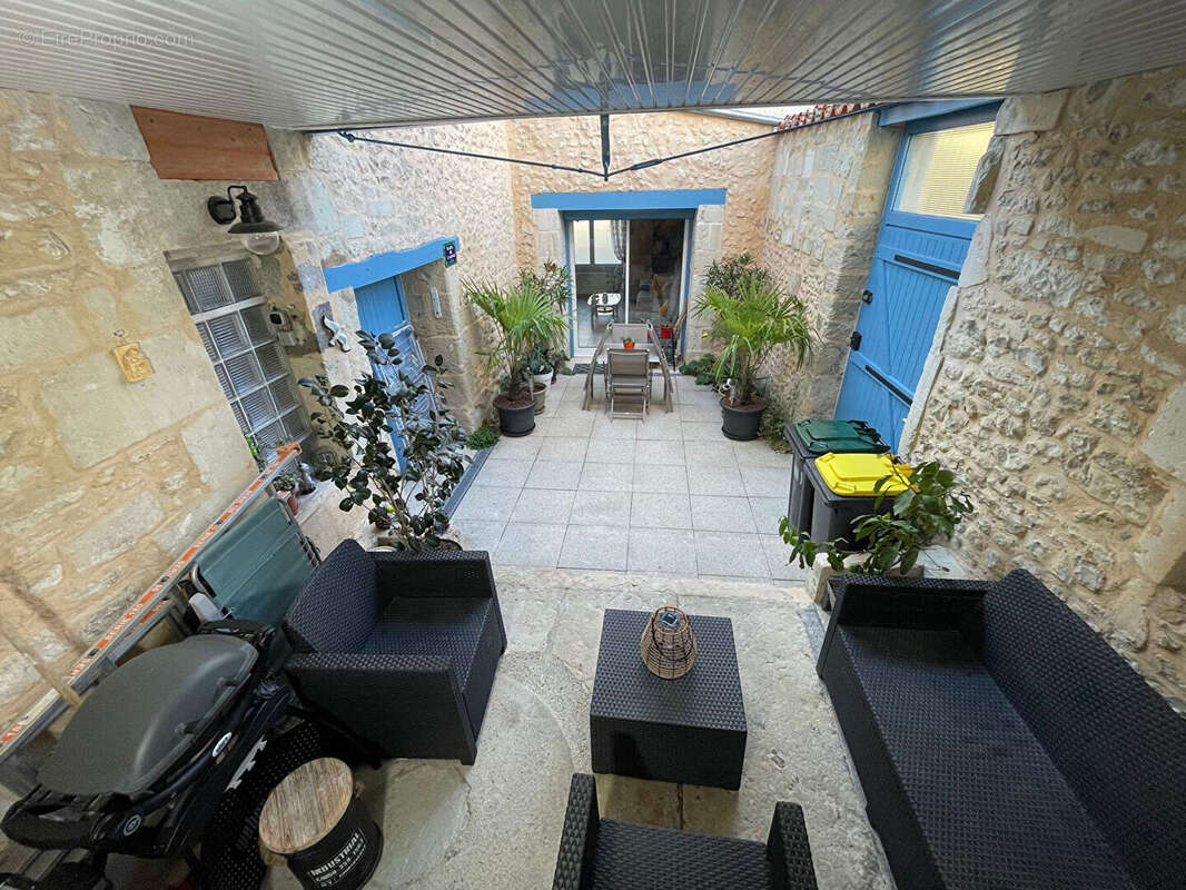 Maison à MORTAGNE-SUR-GIRONDE