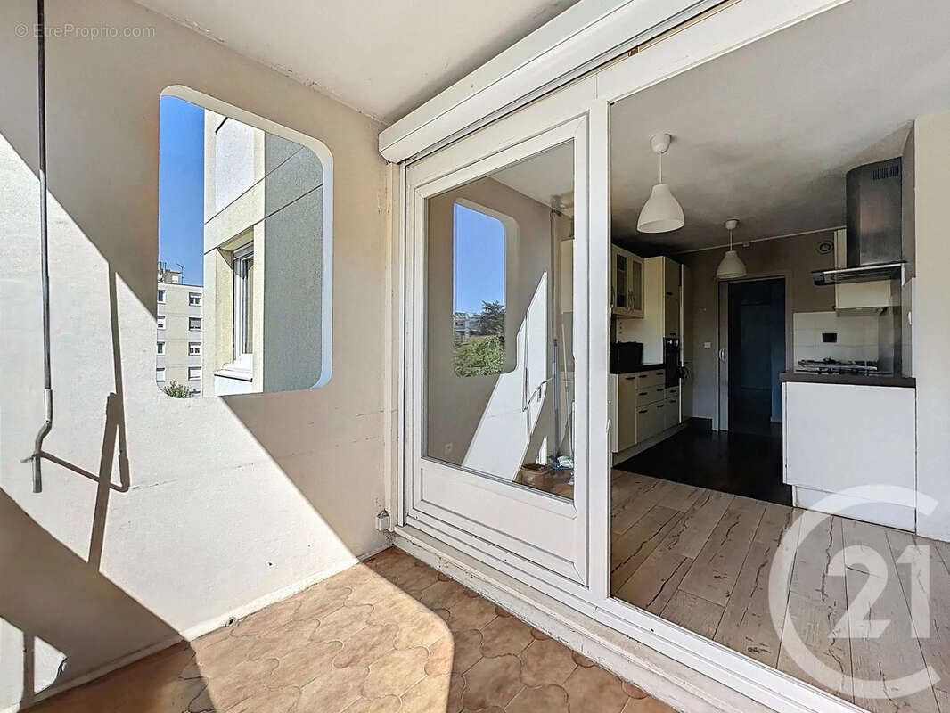 Appartement à DECINES-CHARPIEU