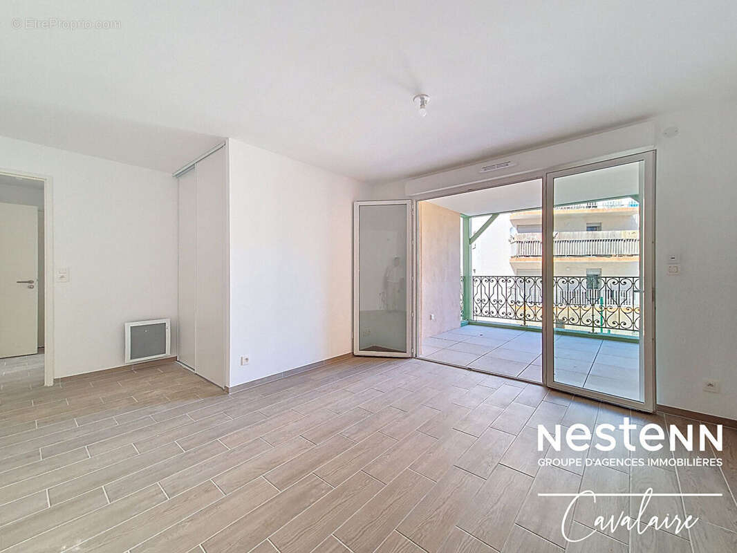 Appartement récent à Cavalaire Sur Mer 3 pièce(s) 60.11 m2 dans résidence avec piscine et double stationnement en sous-sol - photo 2