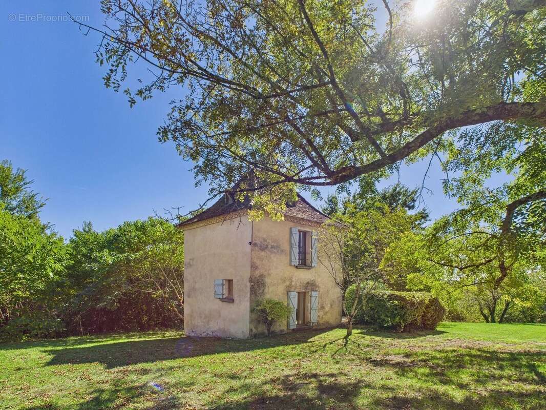 Entre Élégance et Nature : Domaine de Caractère avec Gîtes et Vue Dominante - photo 18