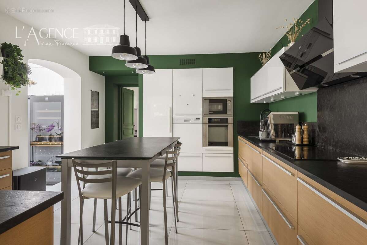 Maison 208 m² à Peynier  - photo 9