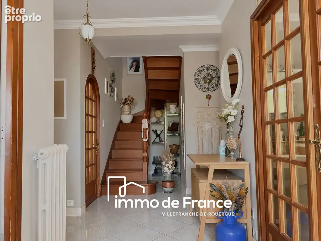 Maison T6 sur deux niveaux , garage et terrain - photo 2