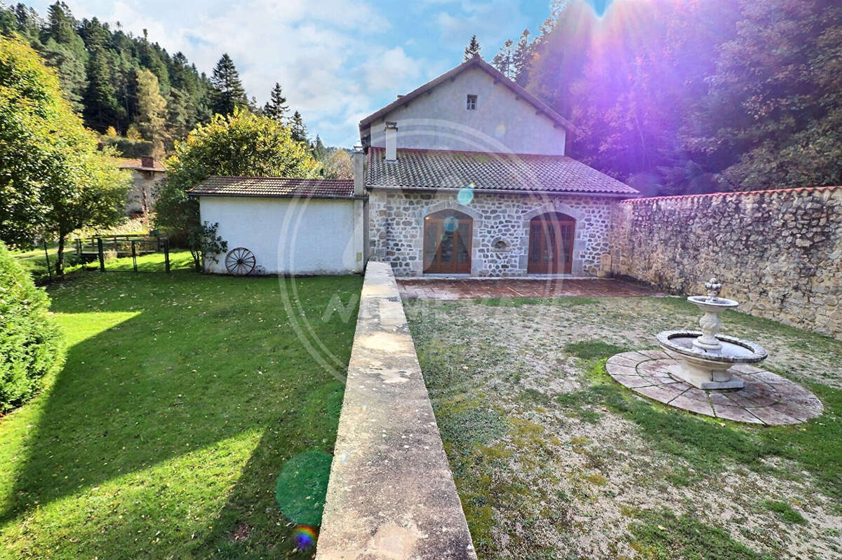 Maison à MONTREGARD