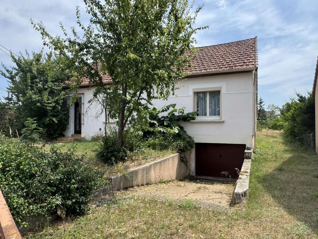 Maison à MONTFORT-LE-GESNOIS