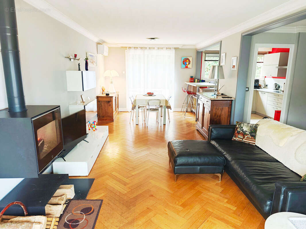 Maison à LA TOUR-DE-SALVAGNY