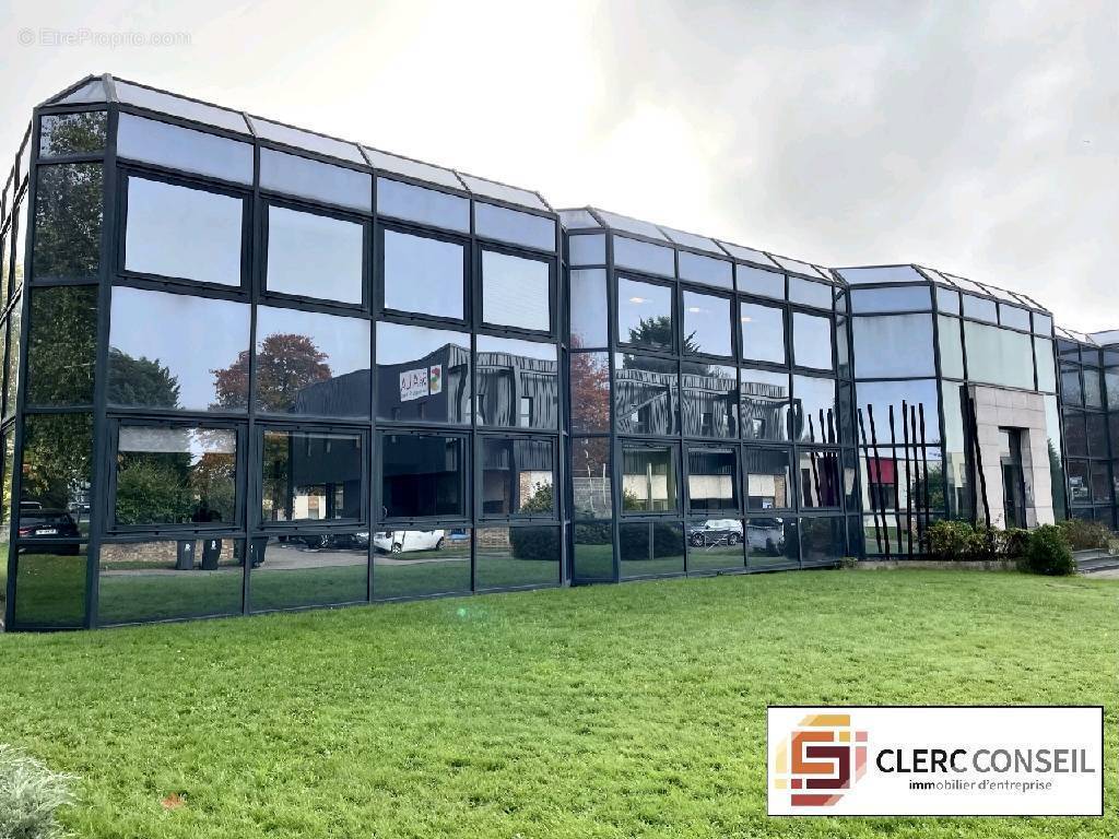 Commerce à MONT-SAINT-AIGNAN