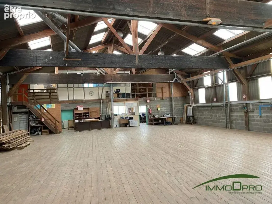 batiment de 720 m² sur un terrain de 2.400 m² - photo 4