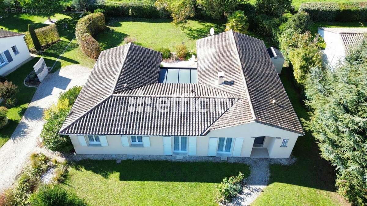 Maison à SAINT-YRIEIX-SUR-CHARENTE