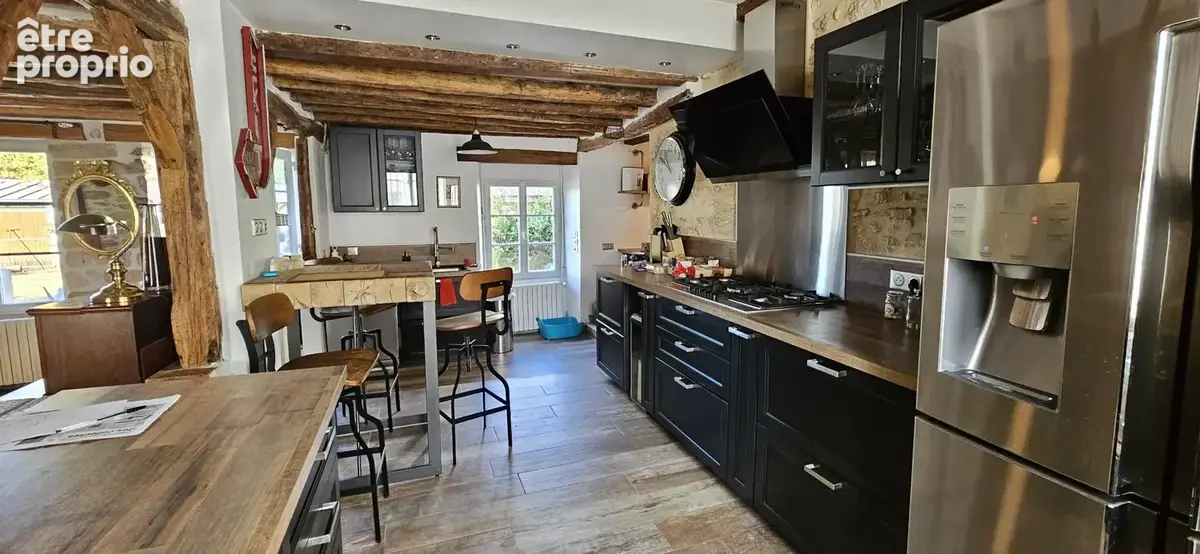 Authentique maison en pierres de 158 m² avec jardin et garage - photo 4