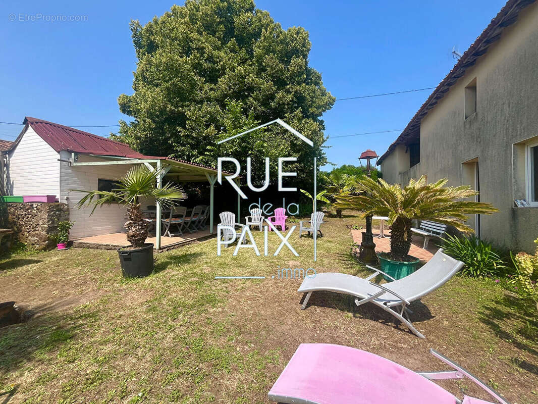 Maison à AZAY-SUR-THOUET